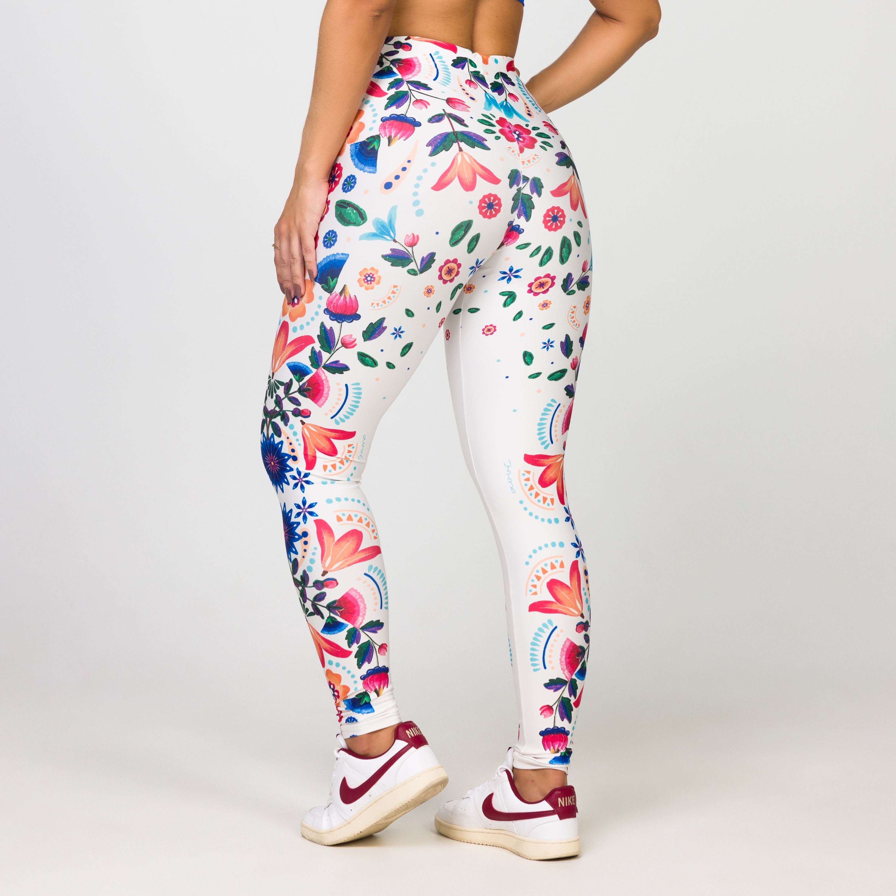 https://www.avvi.com.br/app-avvi/assets/images/dinamica/produto/129/cor_0/alg63-legging-basica-estampa-boho-120523-1573b3.jpg