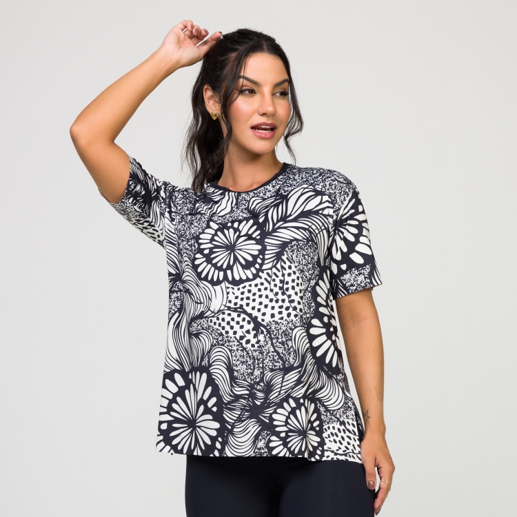 T-Shirt Alongada Estampa Nanquim