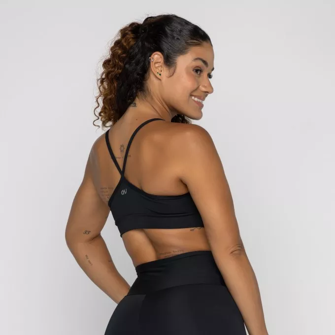 Top Básico Preto Decote U